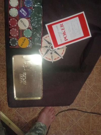 Texas Holden game never opened and fold out poker table - Thumbnail 3