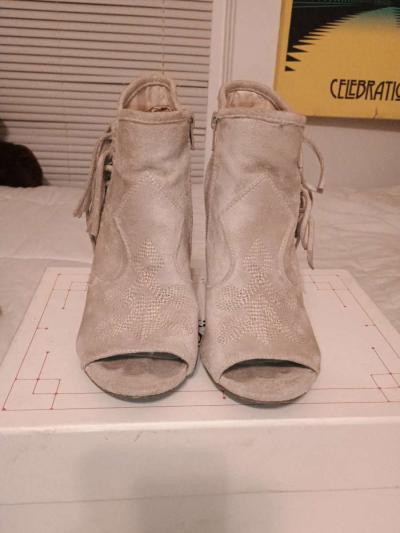 Arlo Peeptoe Suede Bootie with Fringe Accents size 7M - Thumbnail 2