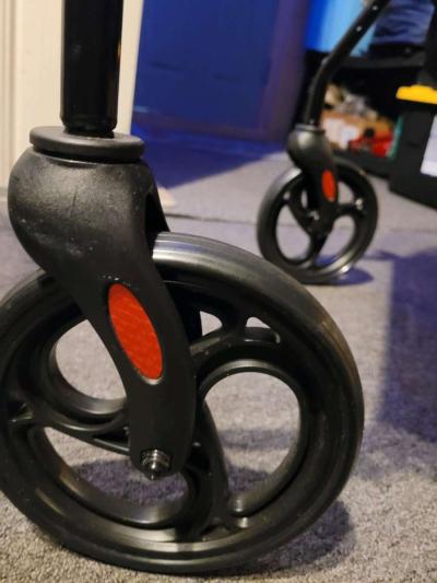 Rollor Walker Like New - Thumbnail 6