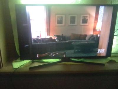 flat screen smart tv 40 inch plays excellent with remote - Akron, Ohio