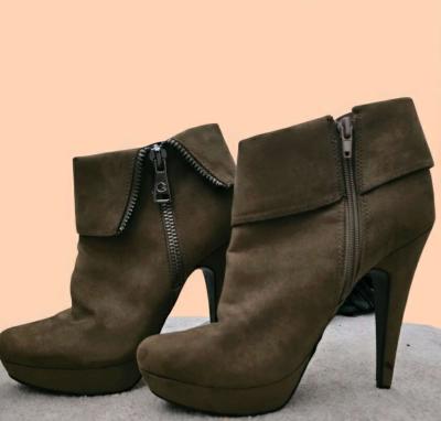 Womens GBG Los Angeles Hazel Greenish Brown suede size 9 ank