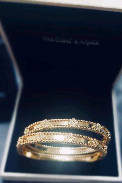 Bracelets - Thumbnail 2