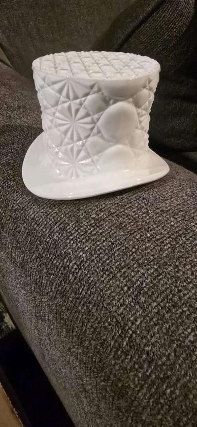 Fenton Milk Glass Hat - Thumbnail 3
