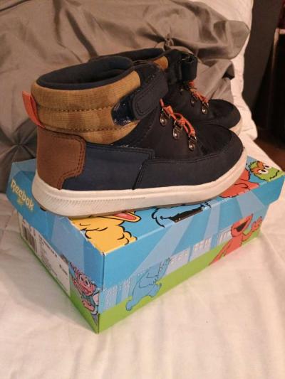 Cat and Jack Boys Boots size 11y - Thumbnail 3