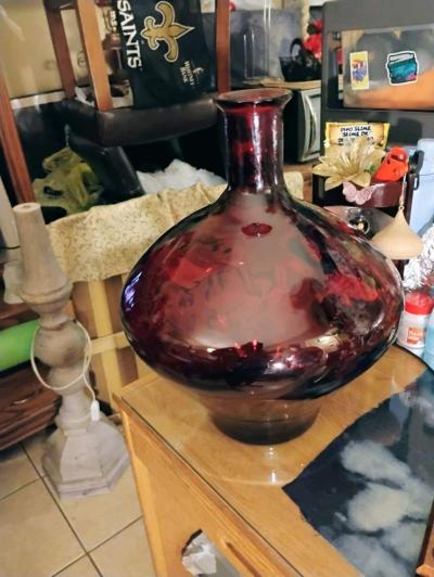 large red quality  glass bottle very heavy - Thumbnail 4