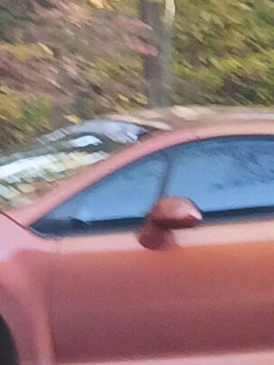 a orange car - Thumbnail 2