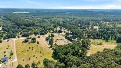 4 bed 2 bath and 5 bed 3 bath homes 2 and half acres - Thumbnail 5
