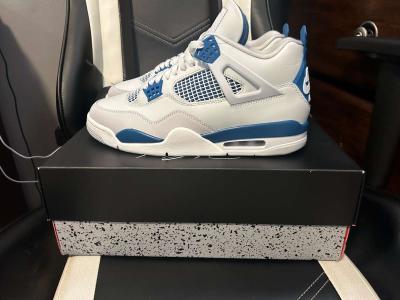 Air Jordan Retro 4s - Thumbnail 4