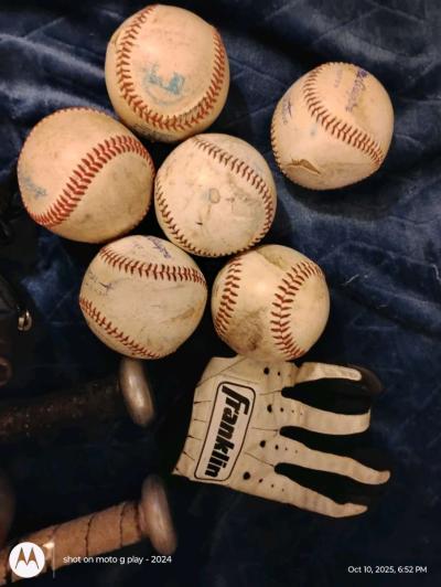 BASEBALL EQUIPMENT - Thumbnail 5