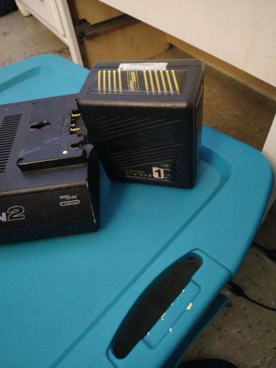 Anton Bauer Titan 2 Battery Charger with 2 battery packs - Thumbnail 3