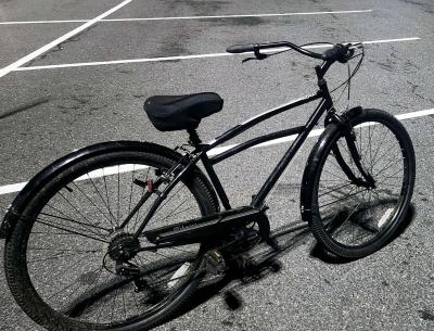 Black Schwinn cruiser bicycle  with carrier - Thumbnail 1