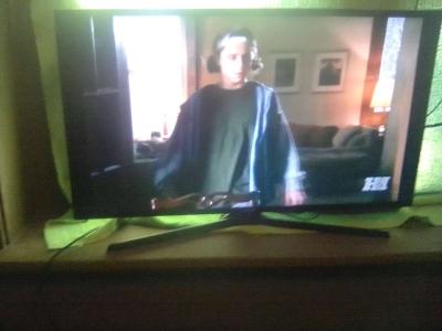 flat screen smart tv 40 inch plays excellent with remote - Thumbnail 2