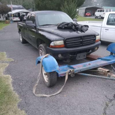 01 dakota sport extcab 47 v8 5spd  needs transmission repair