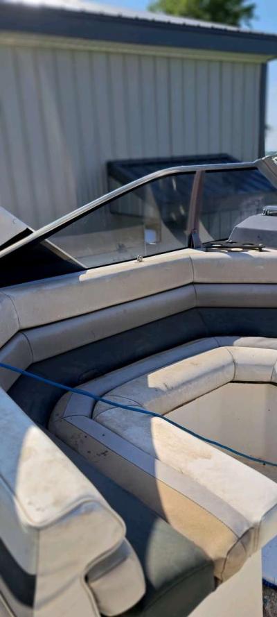 26 foot 1990 bayliner - Thumbnail 6