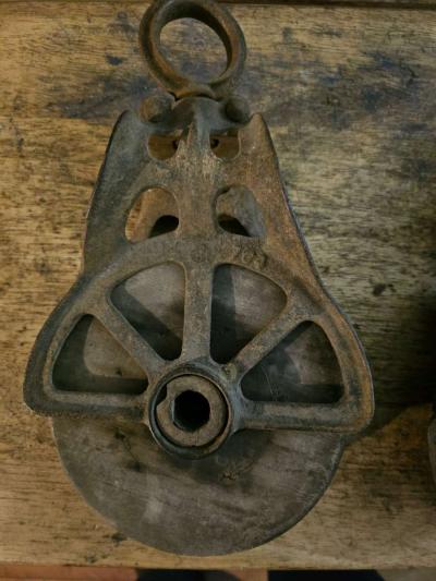 2 old wooden pulleys with metal frames 10 dollars for both - Thumbnail 4