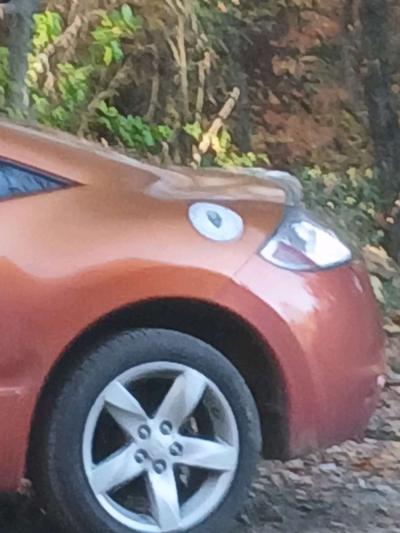 a orange car - Thumbnail 3