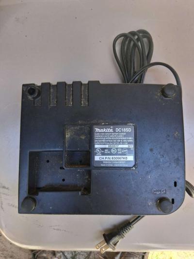 Makita dc18sd charger - Thumbnail 2