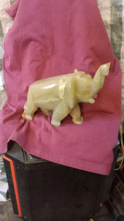 Green Onyx Elephant Figurine  Hand Carved Stone Decor - Thumbnail 3