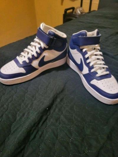 Nike shoes - Thumbnail 2