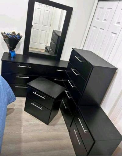 New bedroom pieces Juego de cuarto