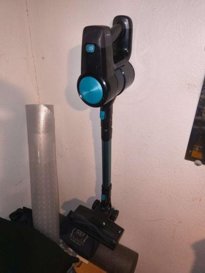 Cordless Vacuum - Thumbnail 1