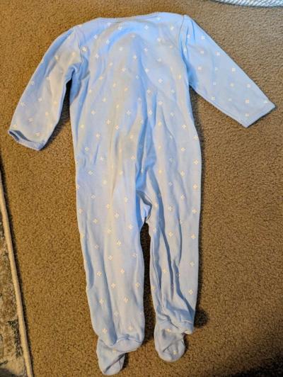 Baby sleepsuit with feet with a white flower - Thumbnail 4