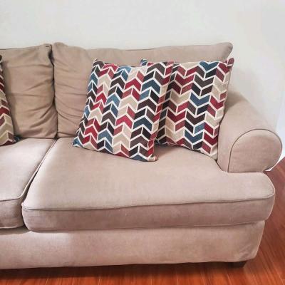 Loveseat Couch With 4 Pillows Read Description - Thumbnail 4