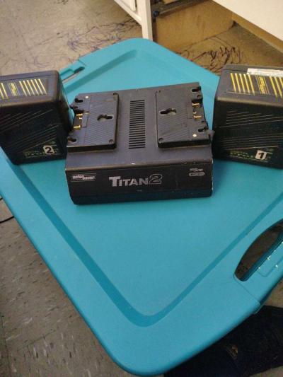 Anton Bauer Titan 2 Battery Charger with 2 battery packs - Thumbnail 4