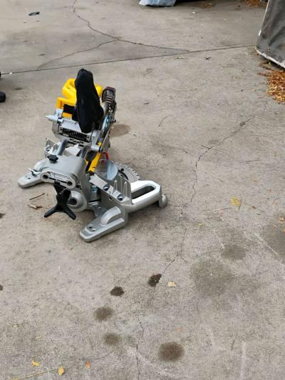 DEWALT 20V MAX 714 in Cordless Sliding Miter Saw with batter - Thumbnail 4