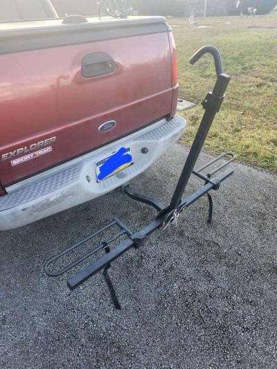 Black Schwinn cruiser bicycle  with carrier - Thumbnail 3