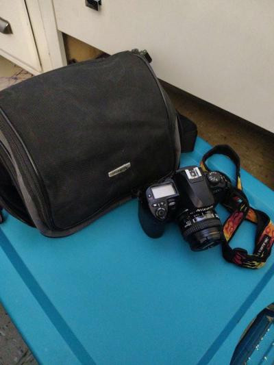 Nikon D100 Digital Camera with Bag - Thumbnail 2