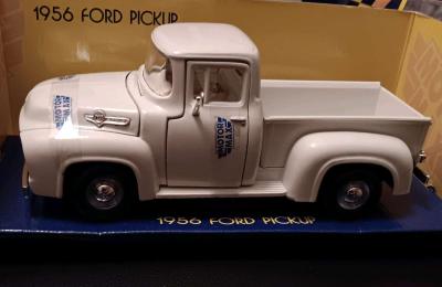 Motormax 1956 Ford Pickup In Box 124 Scale Diecast Model Car - Thumbnail 3