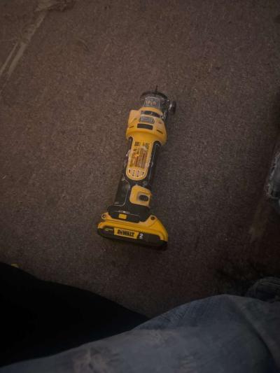 Dewalt cordless cut out tool - Thumbnail 2