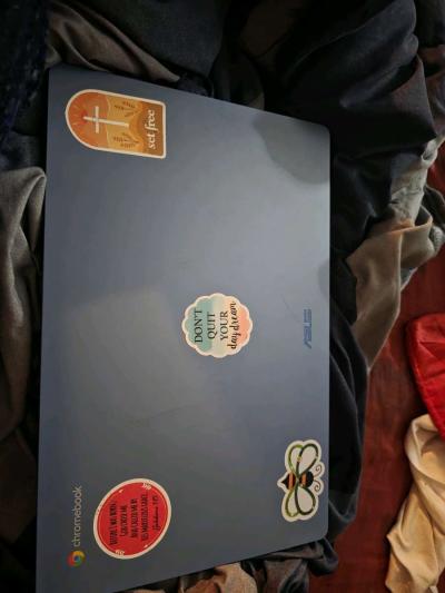 Chromebook blue 2gb - Thumbnail 1