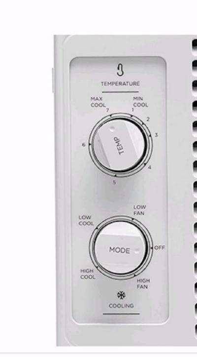 Airon Conditioner Unit in Window - Thumbnail 4