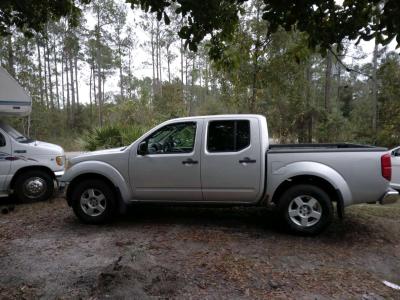 2005 Nissan 4 door crew cab pick up truck V6 - Thumbnail 2