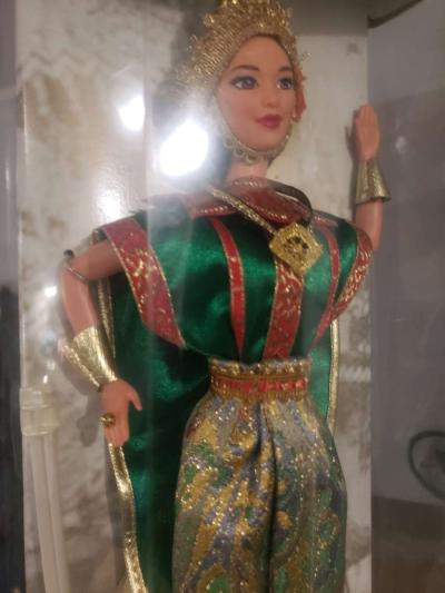 Thai Barbie Doll 1997 Thailand Dolls of the World Collectors - Thumbnail 6