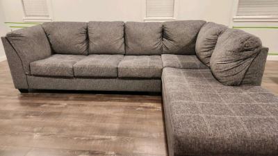 Excellent condition modern gray sectional sofa - Thumbnail 3