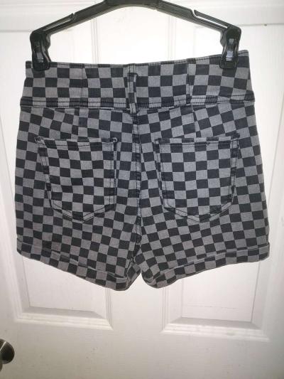 Black and charcoal checkered shorts - Thumbnail 2