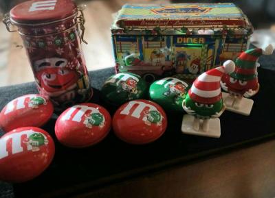 mm christmas tin