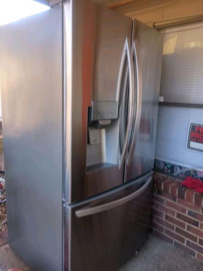 Stainless steel LG WiFi Smart Refrigerator - Thumbnail 2