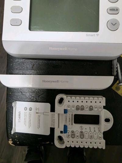 Honeywell Home X2S Smart Thermostat - Thumbnail 3