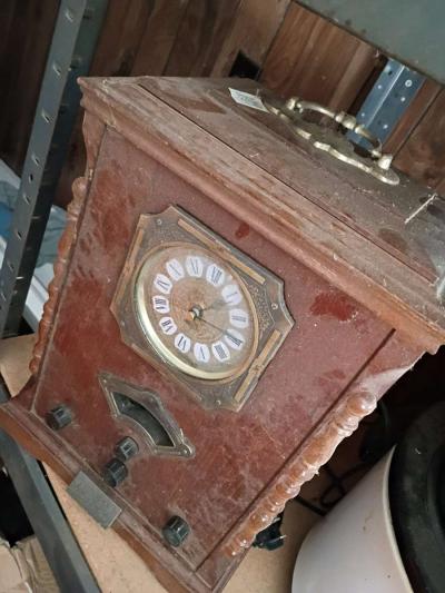 Antique Clock And Radio - Thumbnail 2