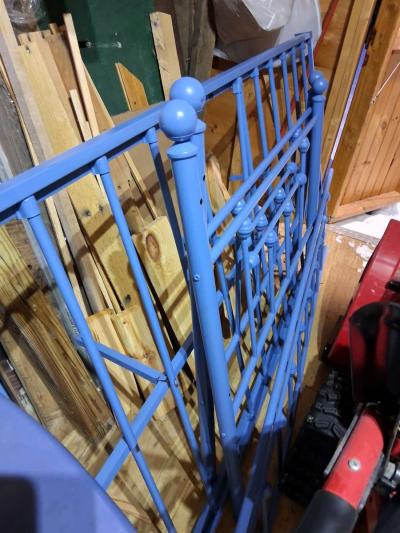 twin Day Bed and mattress - Thumbnail 4