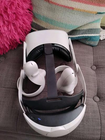 Meta quest 2 - Thumbnail 4