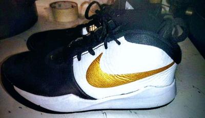 kids 6 and half size Nike shoes - Thumbnail 3