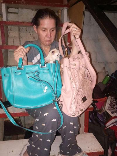 all purses 5dollars good shape and brand new - Thumbnail 2