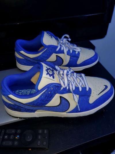 Jackie Robinson 75th anniversary Limited Edition Nike Dunks - Thumbnail 3