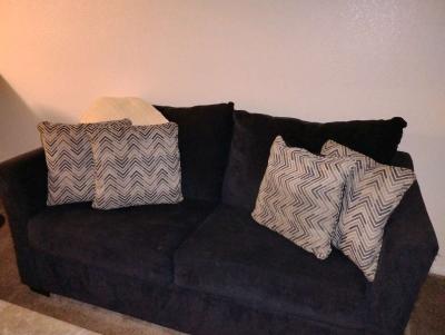dark blue couch loveseat - Thumbnail 1
