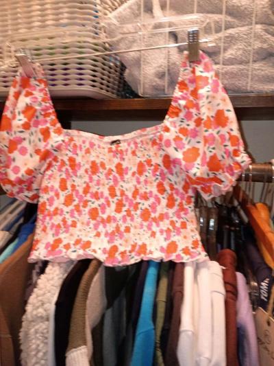 FAIRLY Worn Smaller Womens Cloths - Thumbnail 6